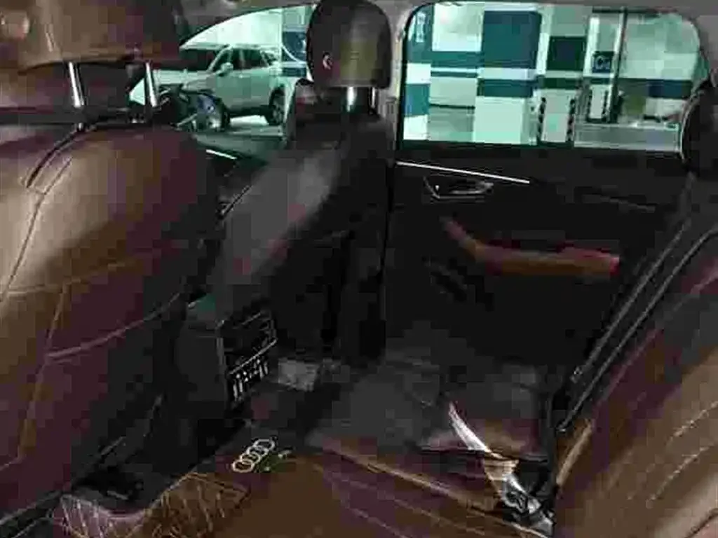 Audi Q7 2021 из CN, фото 6