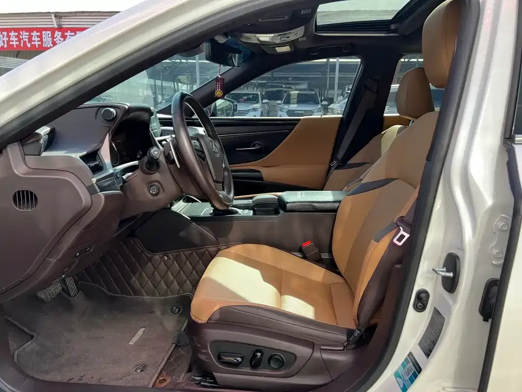 Lexus ES 2021 из CN, фото 5
