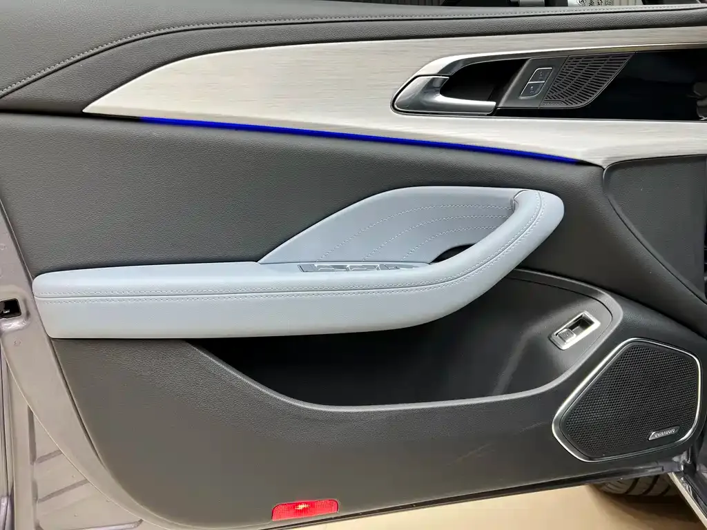 Hongqi H5 PHEV 2025 из CN, фото 5