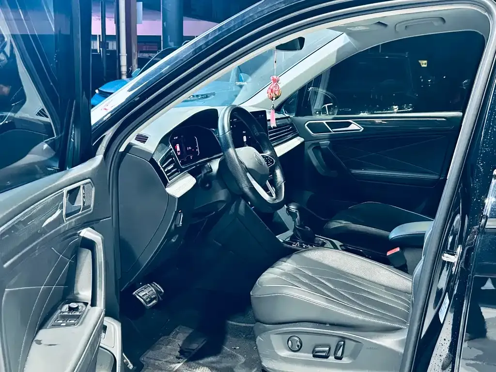 Volkswagen Tiguan L 2022 из CN, фото 4