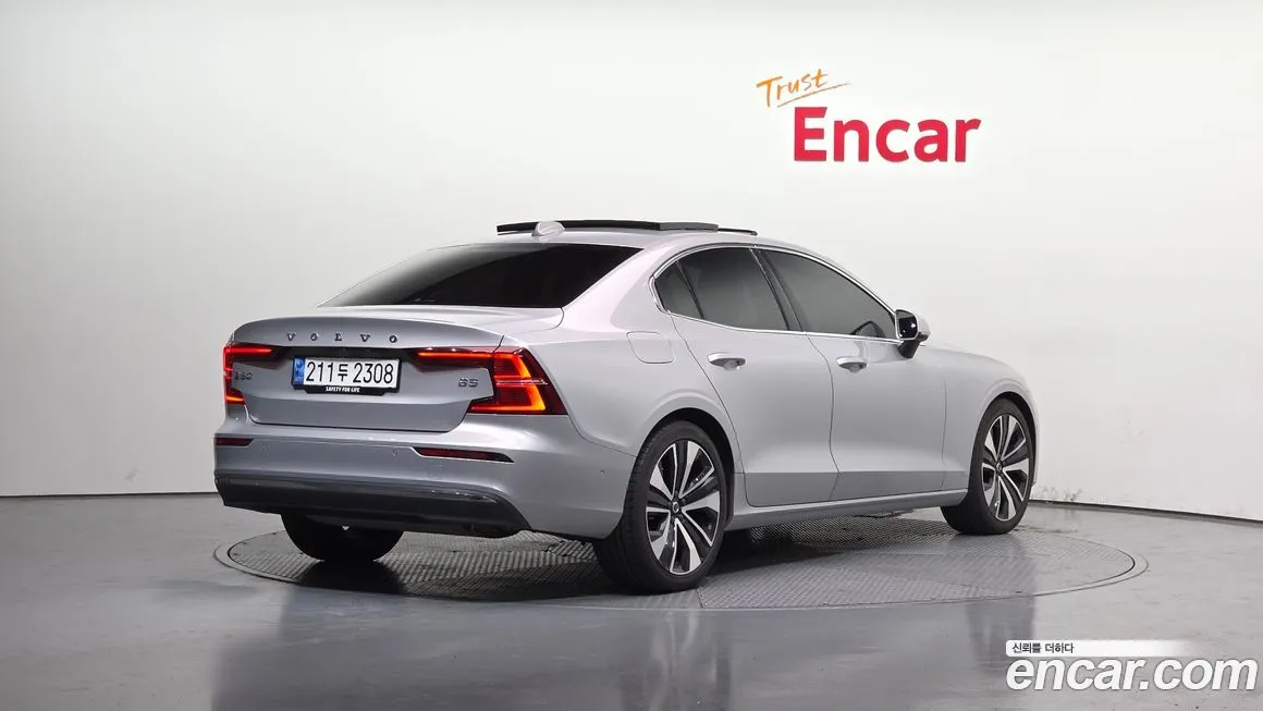 Volvo S60 2023 из KR, фото 2