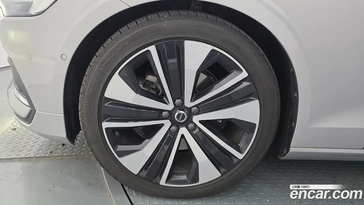Volvo S60 2023 из KR, фото 5