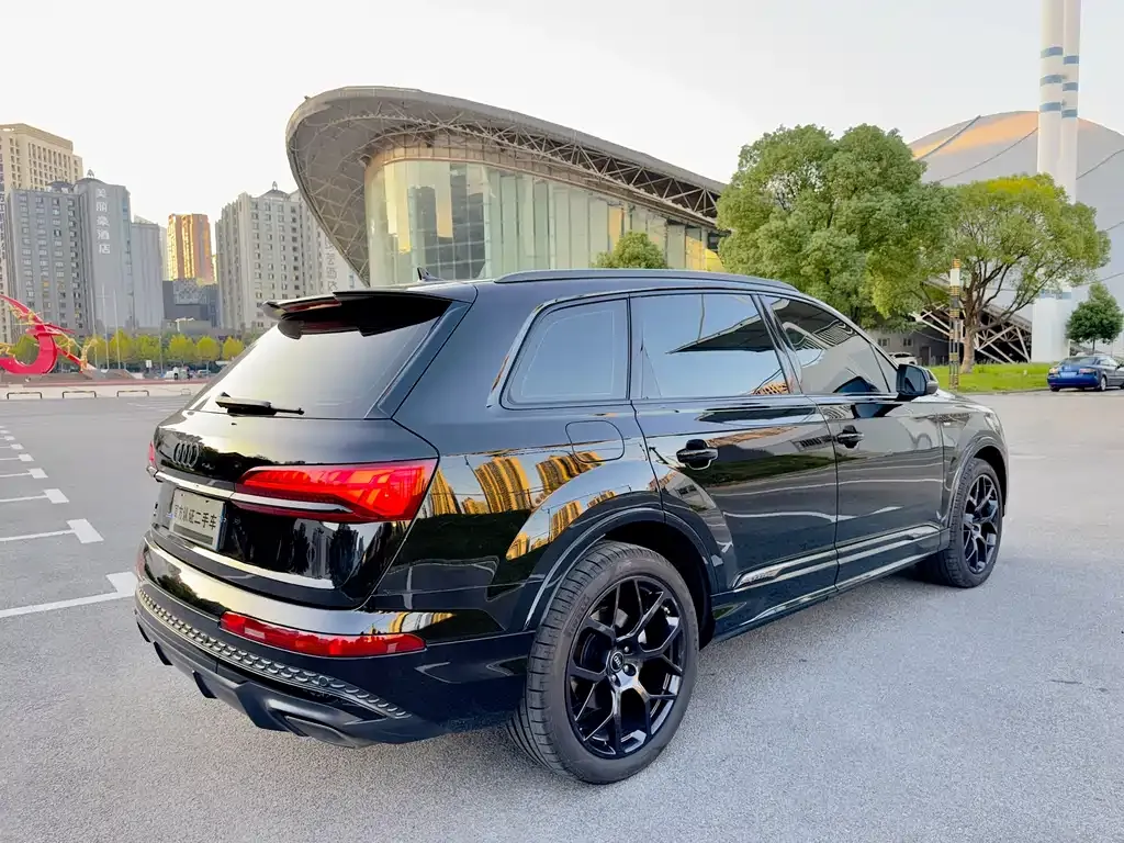 Audi Q7 2025 из CN, фото 4