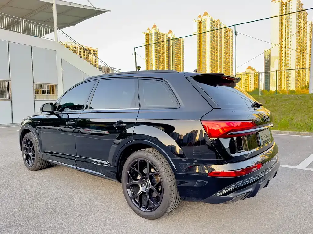 Audi Q7 2025 из CN, фото 6