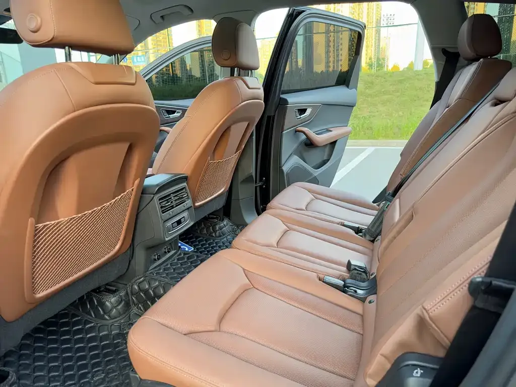 Audi Q7 2025 из CN, фото 8
