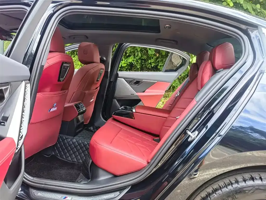BMW 5 Series 2025 из CN, фото 10