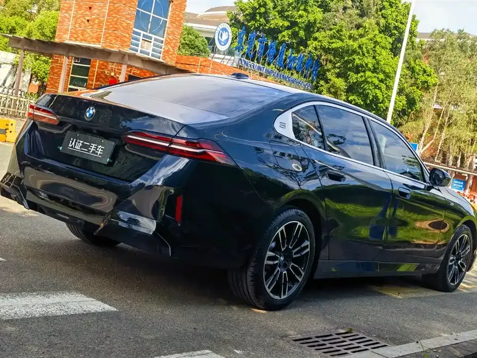 BMW 5 Series 2025 из CN, фото 7