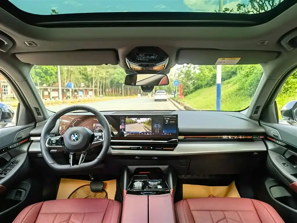 BMW 5 Series 2025 из CN, фото 8