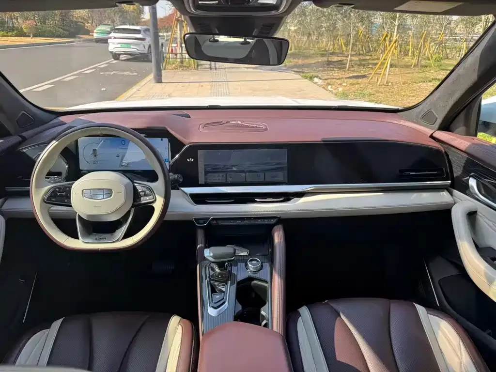 Geely Xingyue L — фото 6