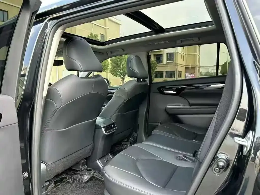 Toyota Highlander 2023 из CN, фото 4