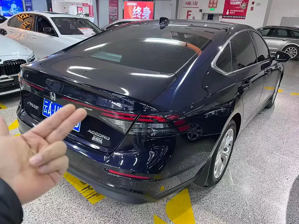 Honda Accord — фото 10
