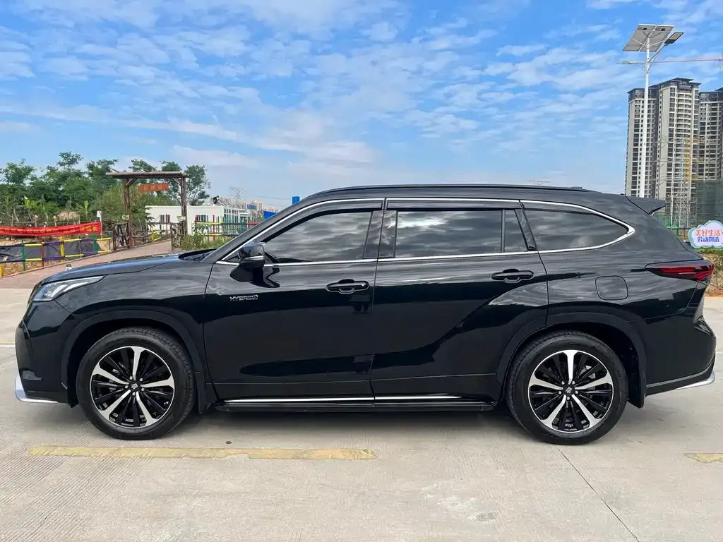 Toyota Crown Kluger 2021 из CN, фото 3