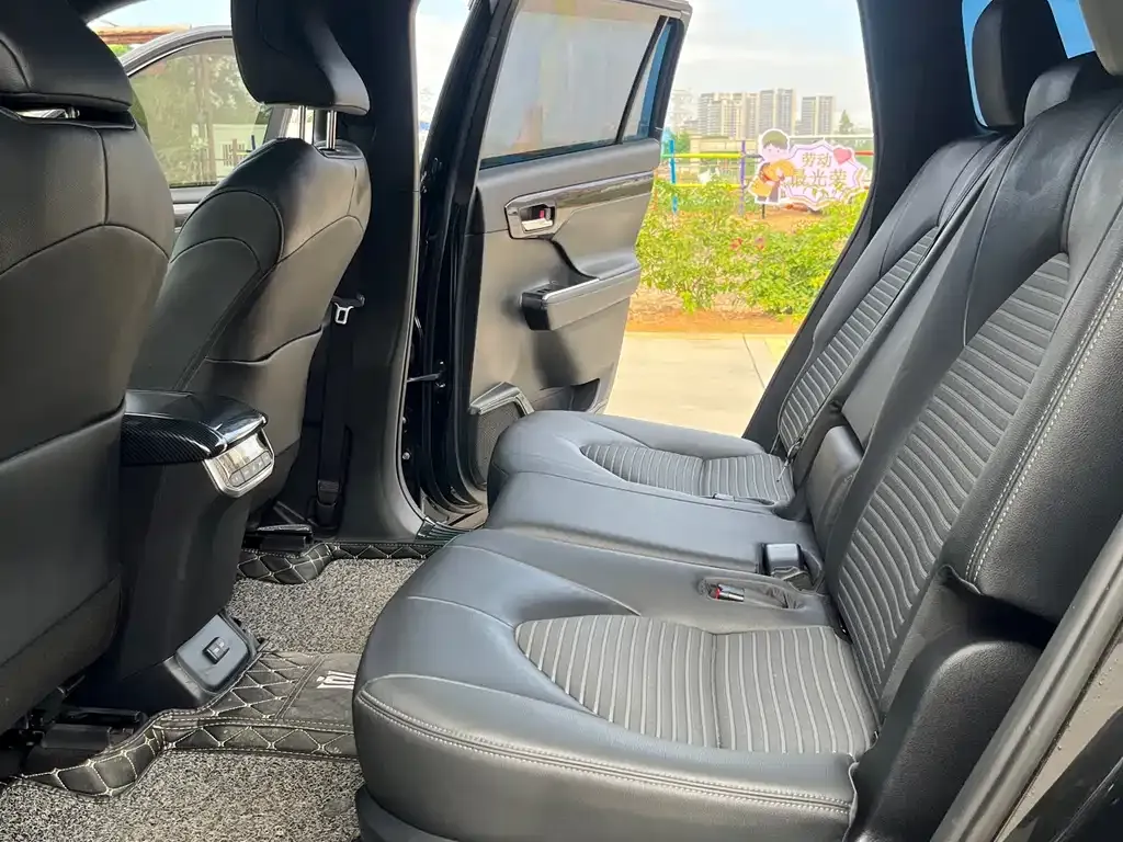 Toyota Crown Kluger 2021 из CN, фото 7
