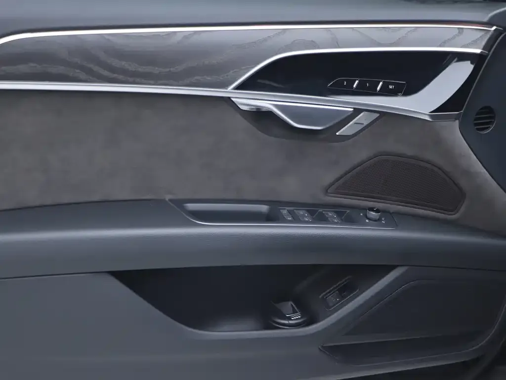 Audi A8 2021 из CN, фото 5