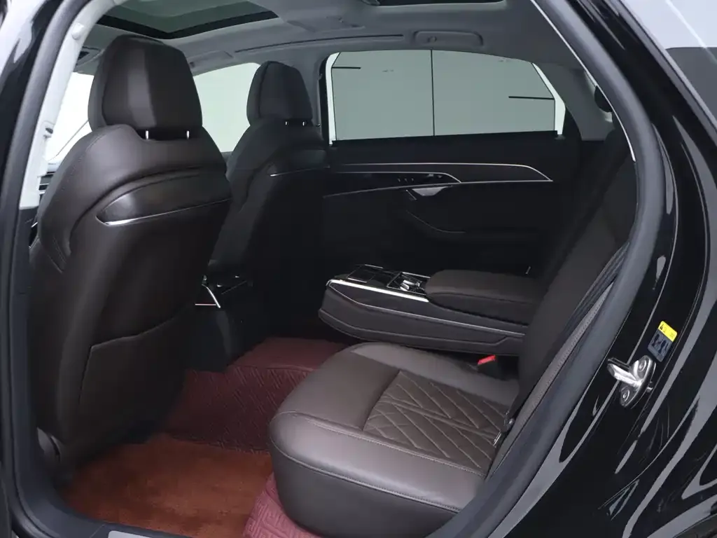 Audi A8 2021 из CN, фото 8