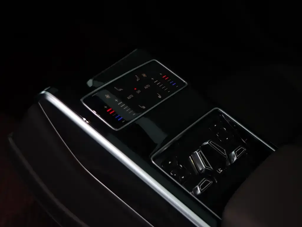 Audi A8 2021 из CN, фото 9