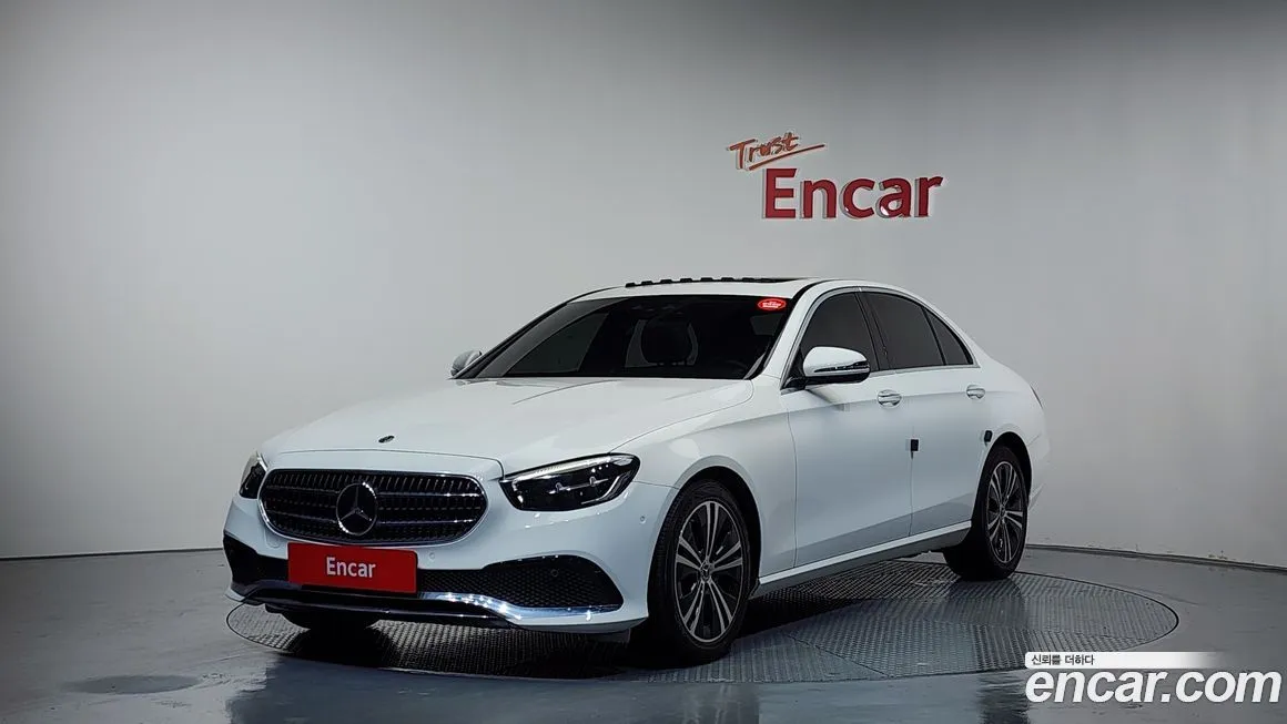 Mercedes-Benz E-Class — фото 1