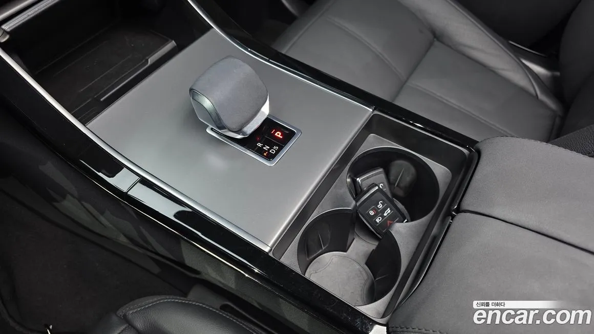 Land Rover Range Rover Velar 2025 из KR, фото 9