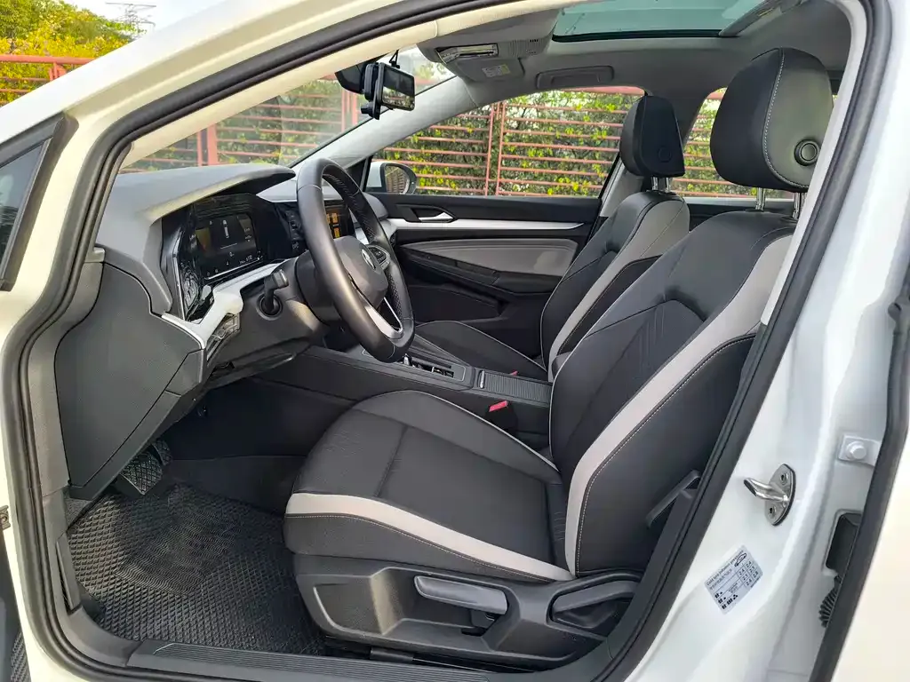 Volkswagen Golf 2022 из CN, фото 10