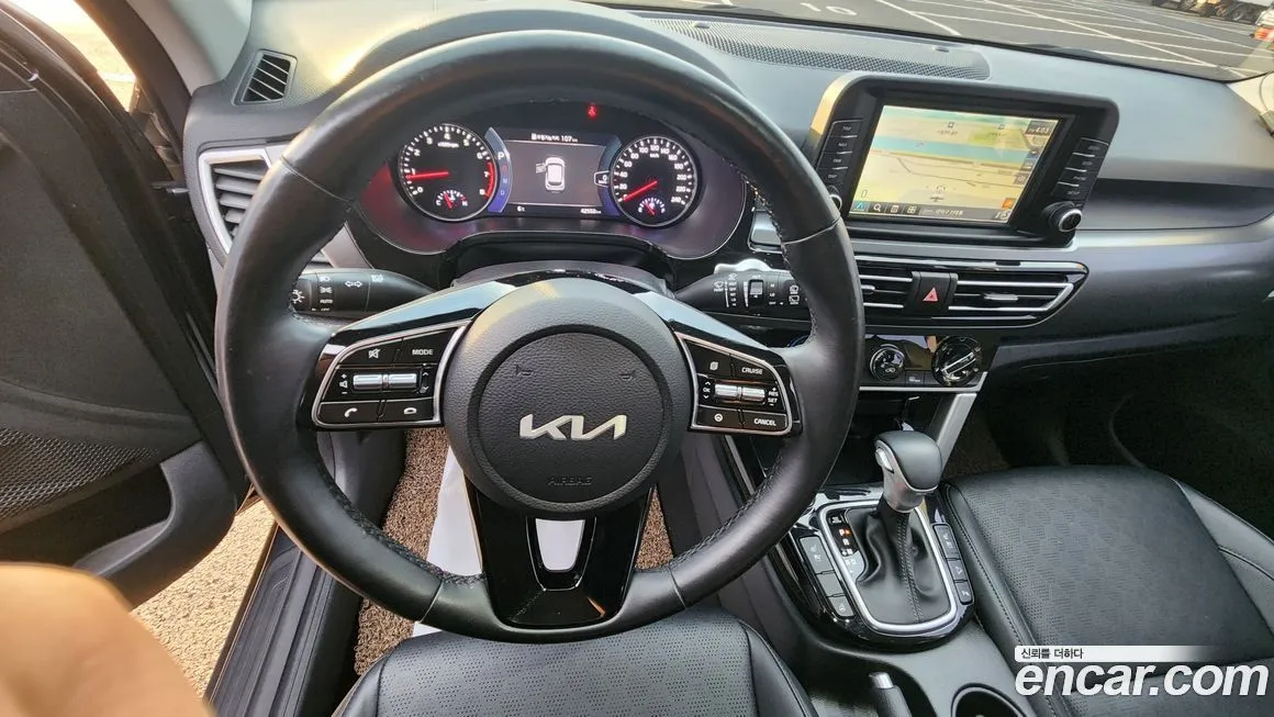 Kia Seltos — фото 10