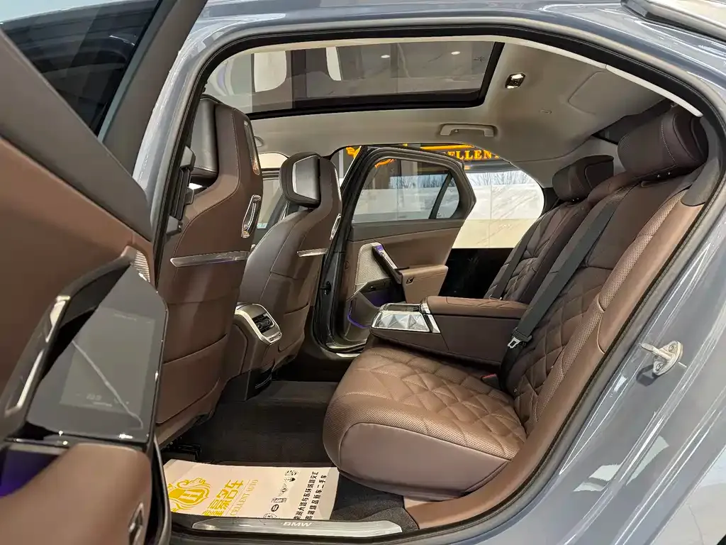 BMW 7 Series 2024 из CN, фото 10
