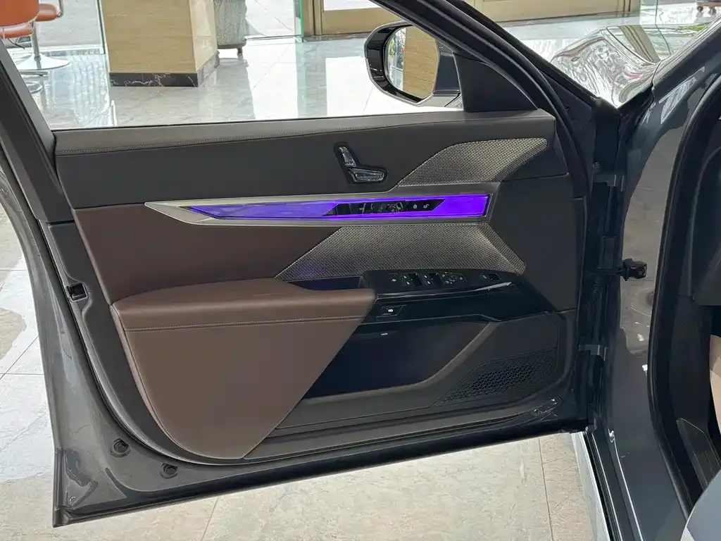 BMW 7 Series 2024 из CN, фото 6