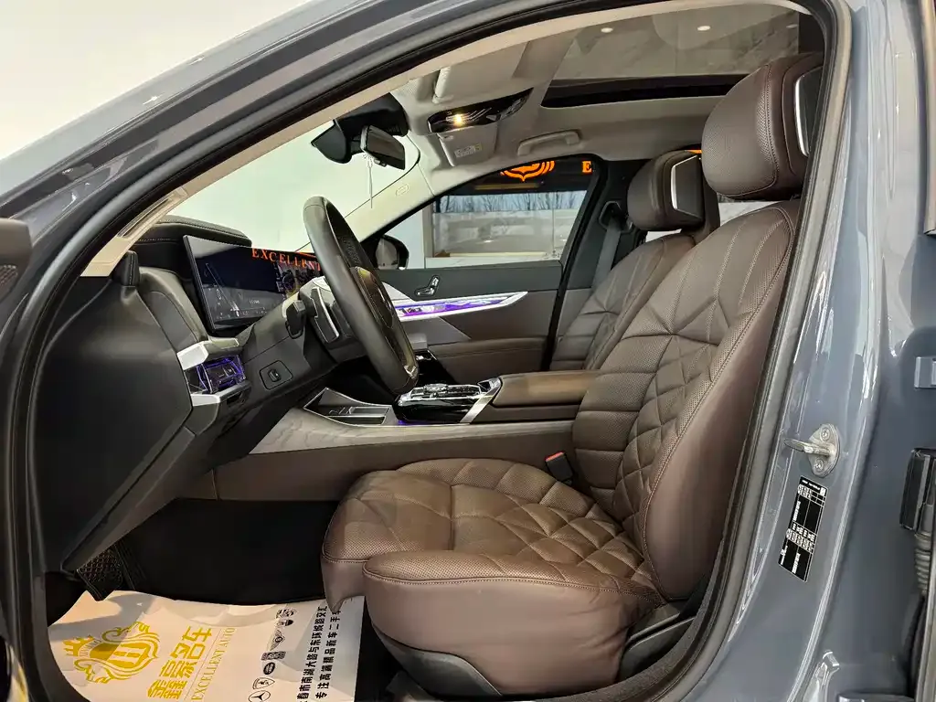 BMW 7 Series 2024 из CN, фото 7