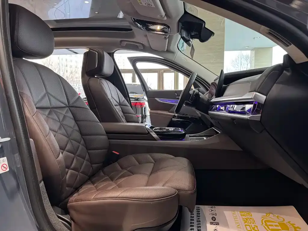 BMW 7 Series 2024 из CN, фото 9