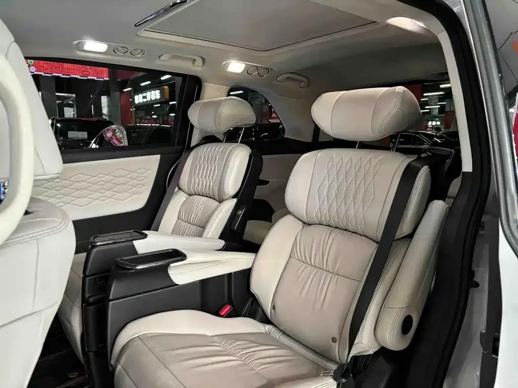 Honda Elysion 2022 из CN, фото 4