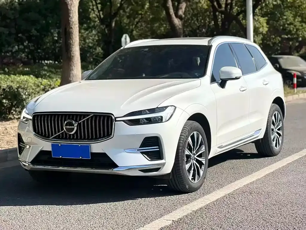 Volvo XC60 — фото 1
