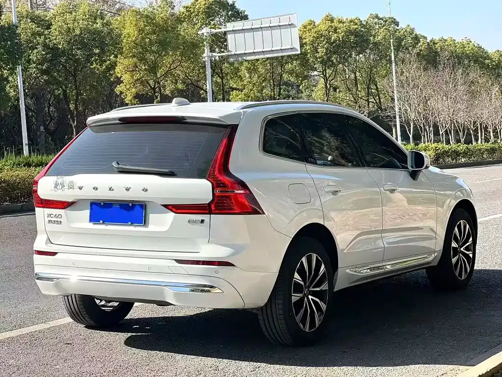 Volvo XC60 — фото 4