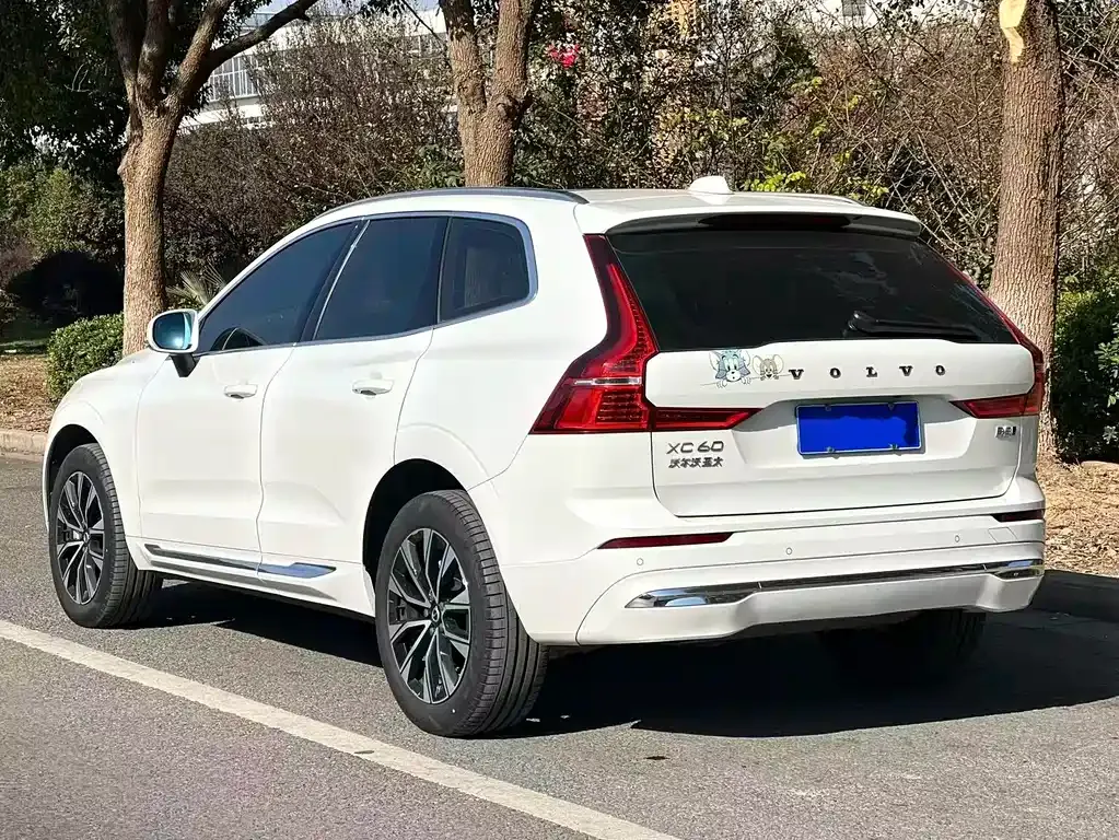 Volvo XC60 — фото 6