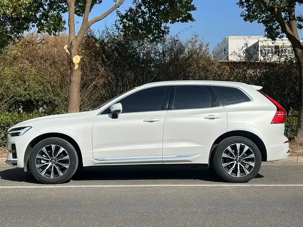 Volvo XC60 — фото 7