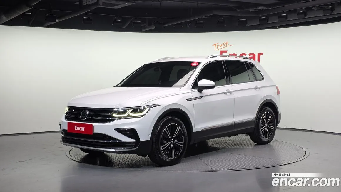 Volkswagen Tiguan — фото 1