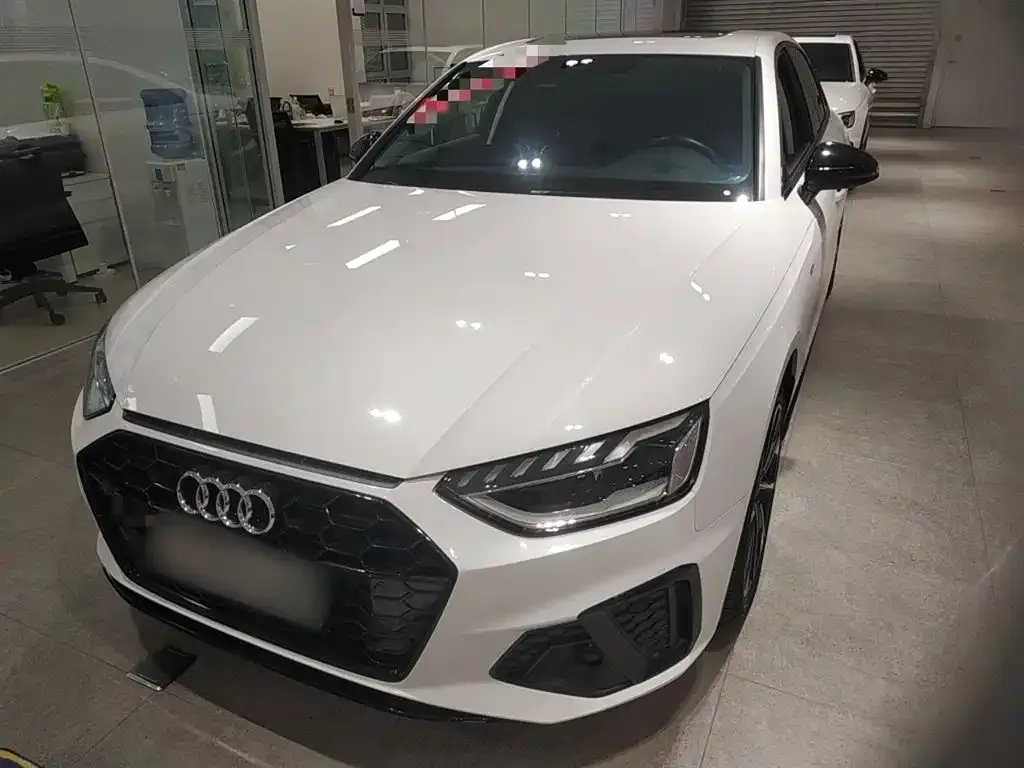 Audi A4L 2022 из CN, фото 2