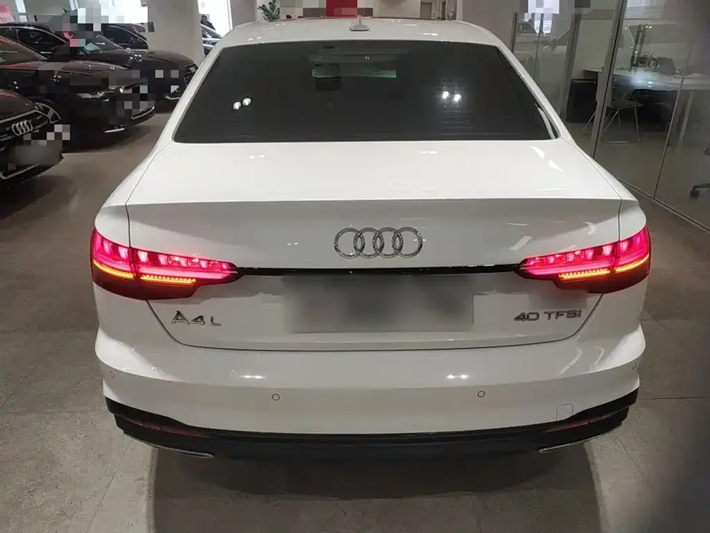 Audi A4L 2022 из CN, фото 6