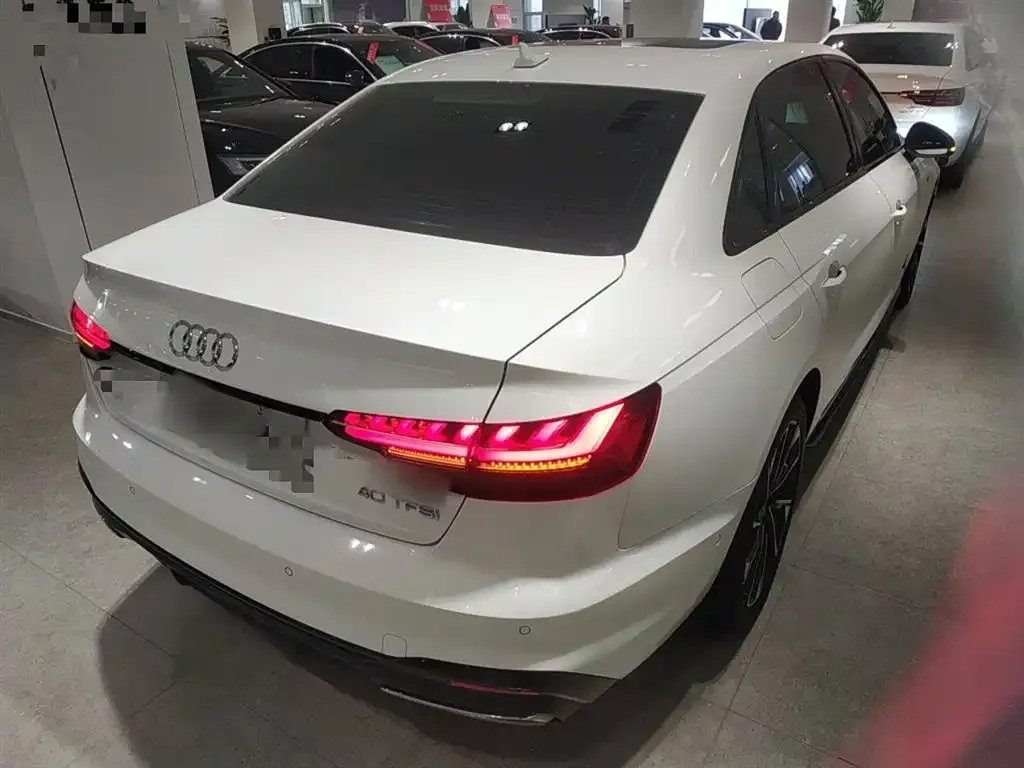 Audi A4L 2022 из CN, фото 7
