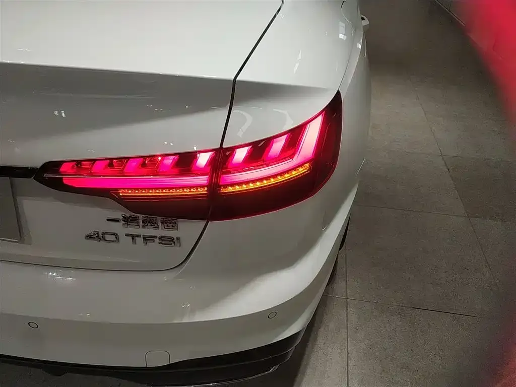 Audi A4L 2022 из CN, фото 8