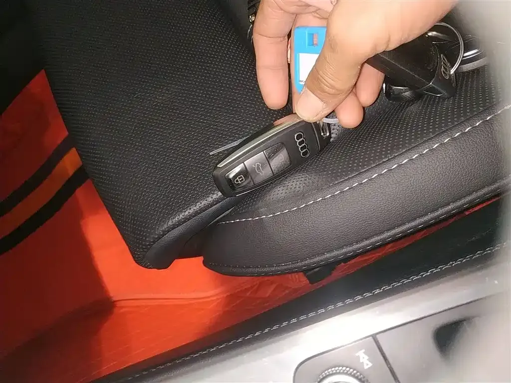 Audi A4L 2022 из CN, фото 9