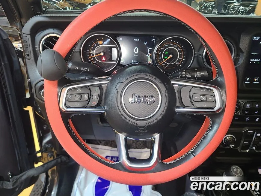 Jeep Wrangler — фото 10