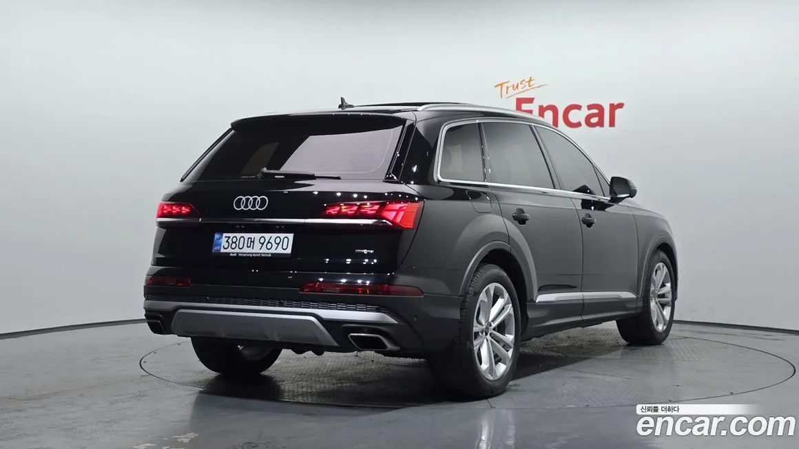 Audi Q7 2025 из KR, фото 2