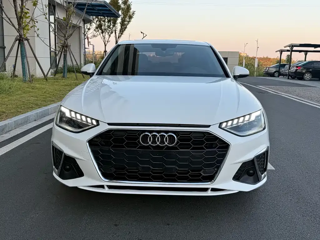 Audi A4L 2021 из CN, фото 2