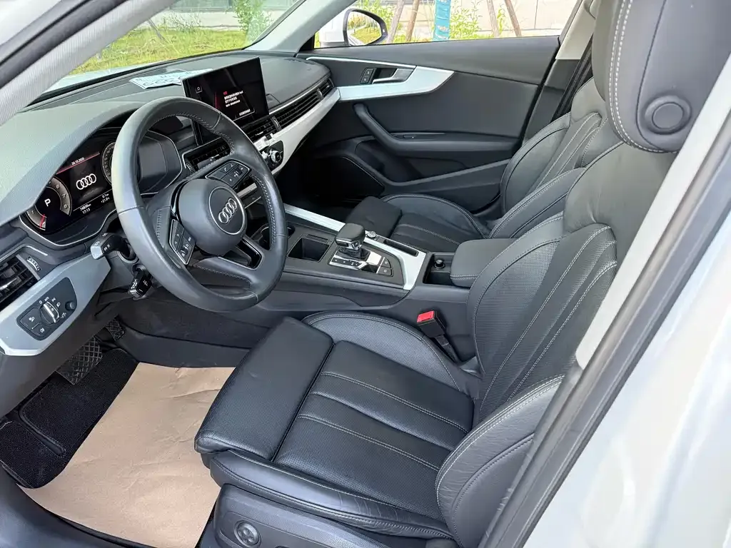 Audi A4L 2021 из CN, фото 4