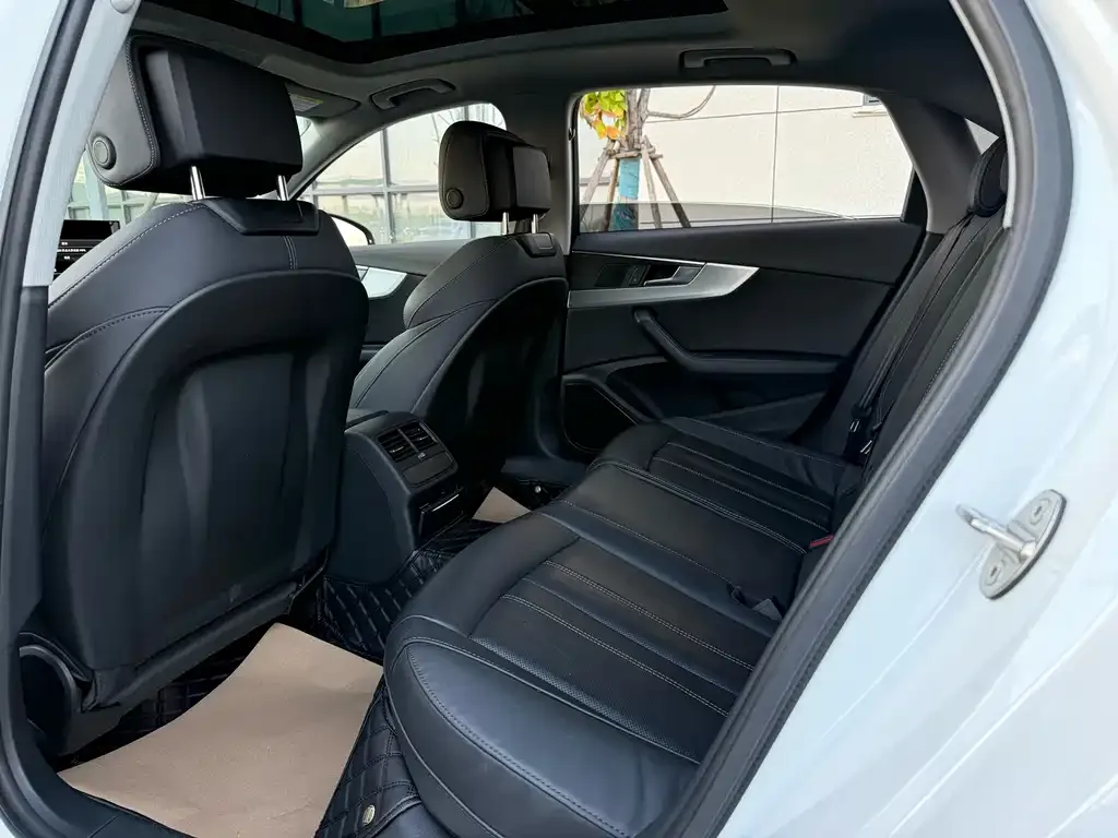 Audi A4L 2021 из CN, фото 5