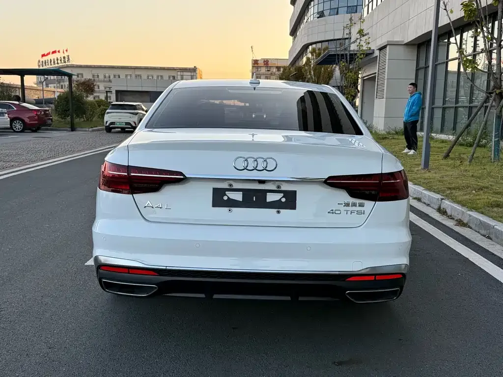Audi A4L 2021 из CN, фото 8