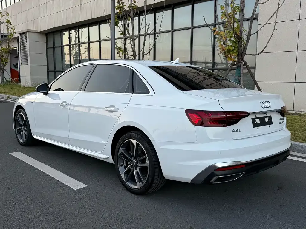 Audi A4L 2021 из CN, фото 9