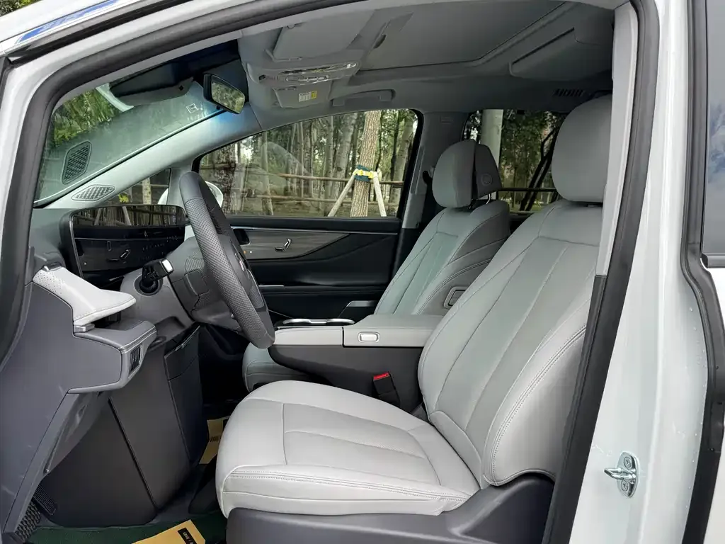 Buick GL8 2024 из CN, фото 9