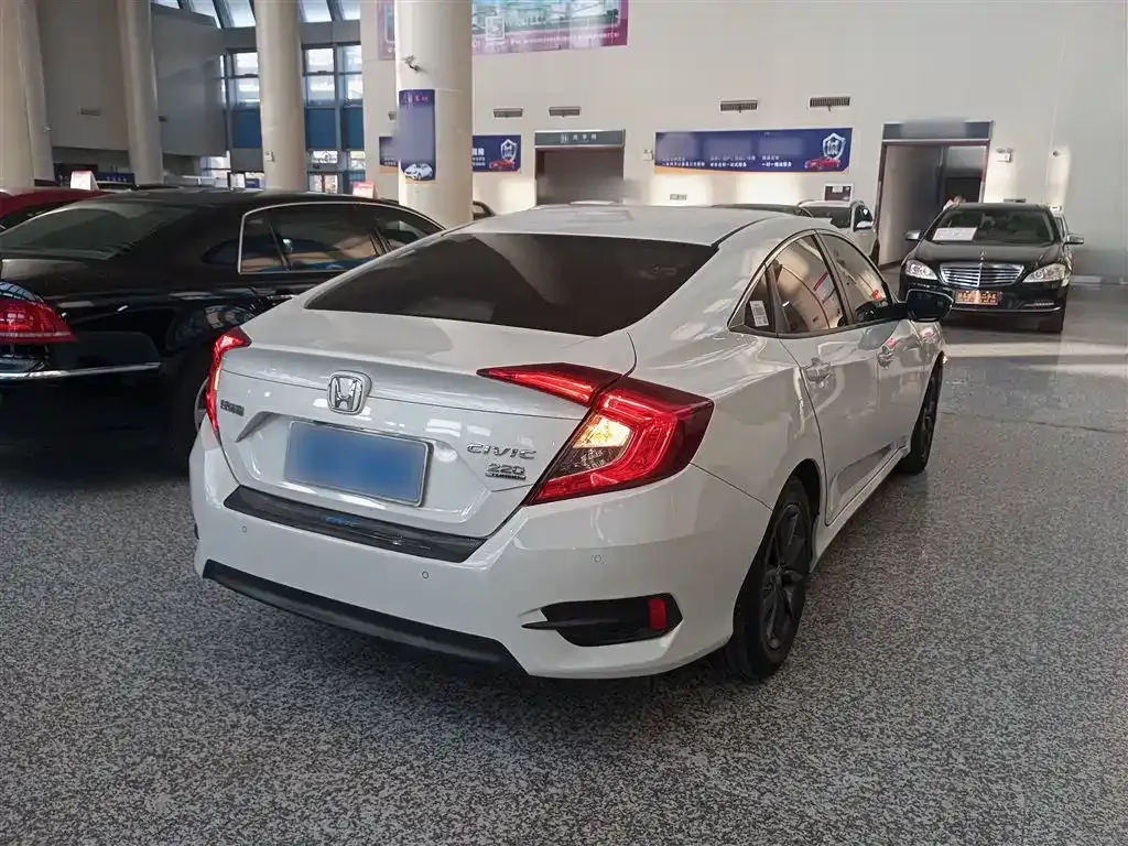 Honda Civic — фото 7
