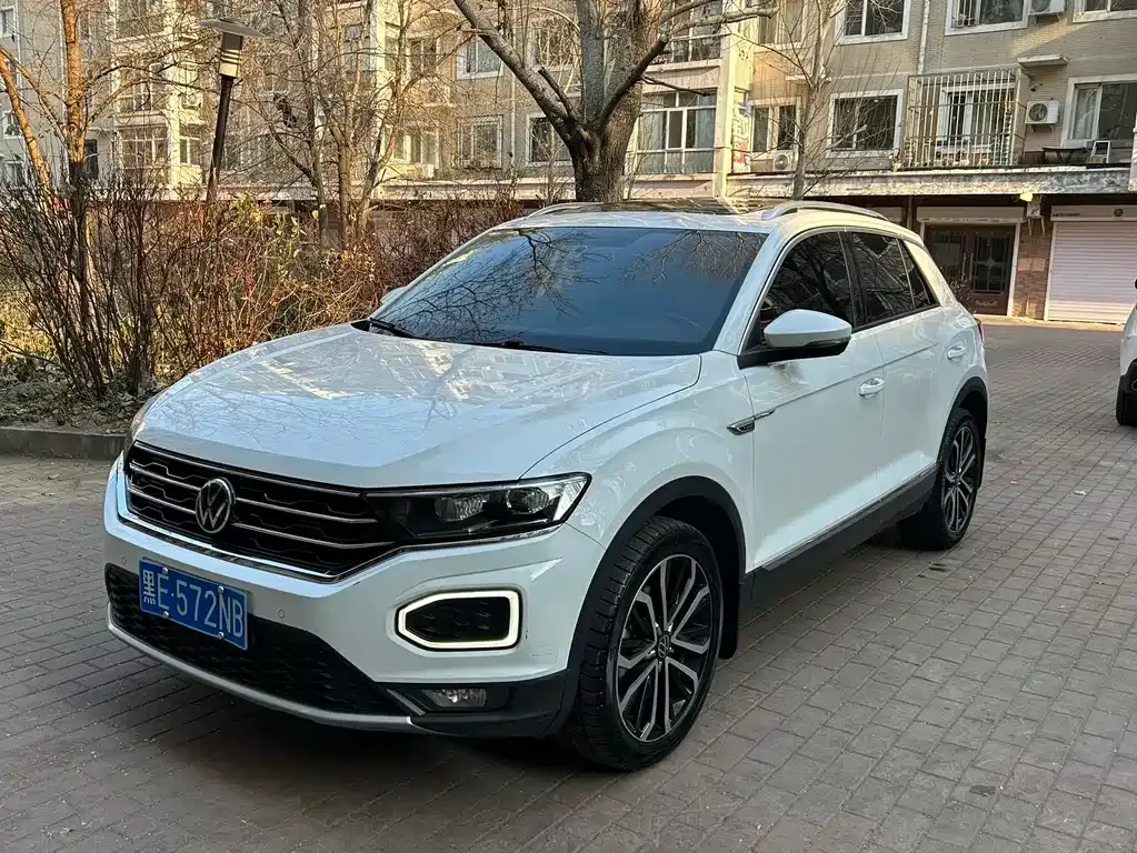 Volkswagen T-Roc — фото 1