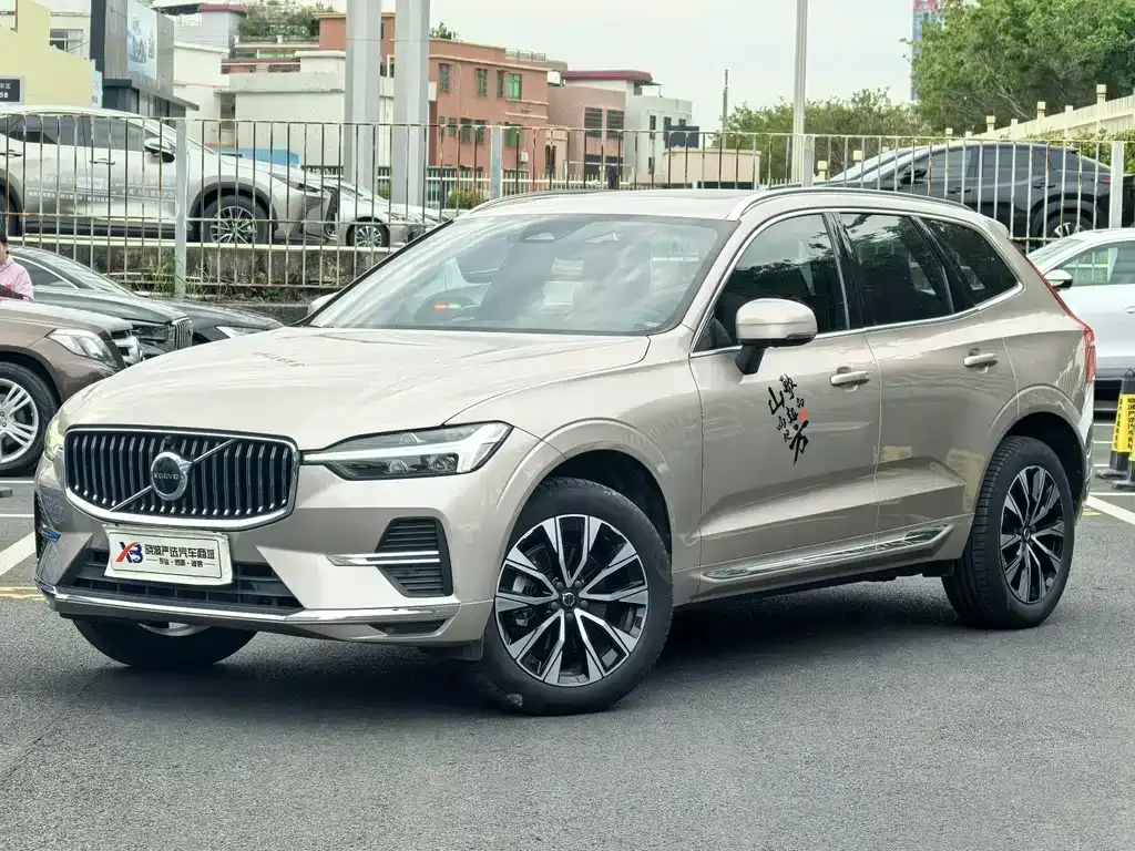 Volvo XC60 2023 из CN, фото 1